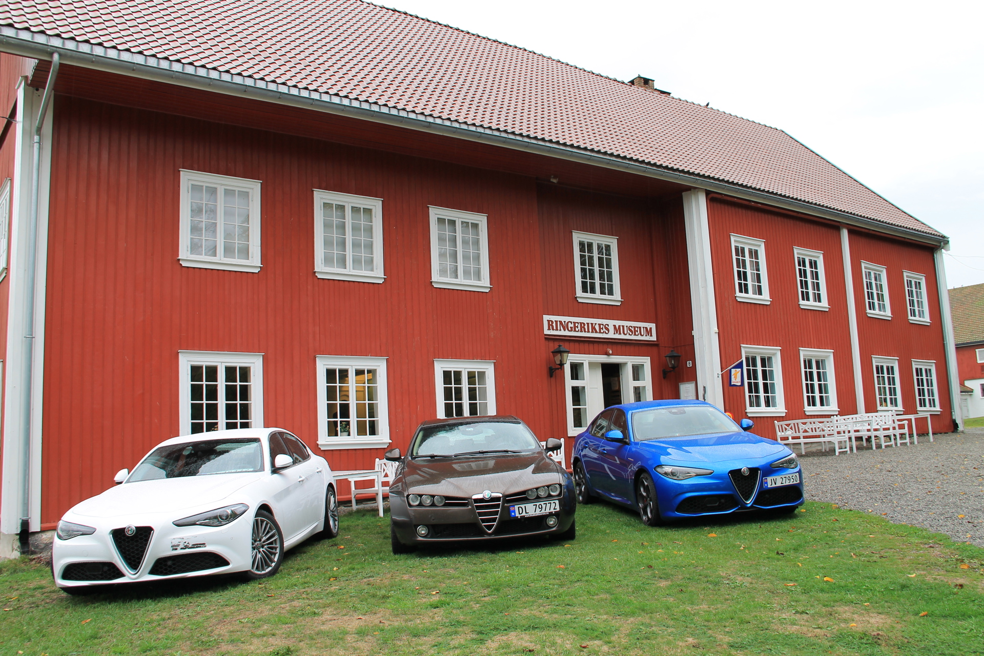 Giulia hvit 159 brun Giulia misanoblå (1).JPG