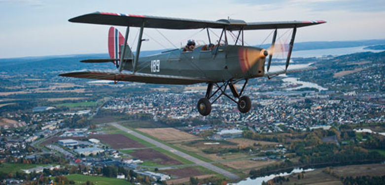DH82 189 over Kjeller.png