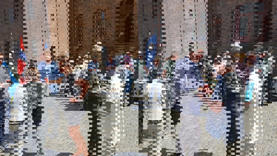 13413768_1731638640458710_3885468411386578841_n.jp