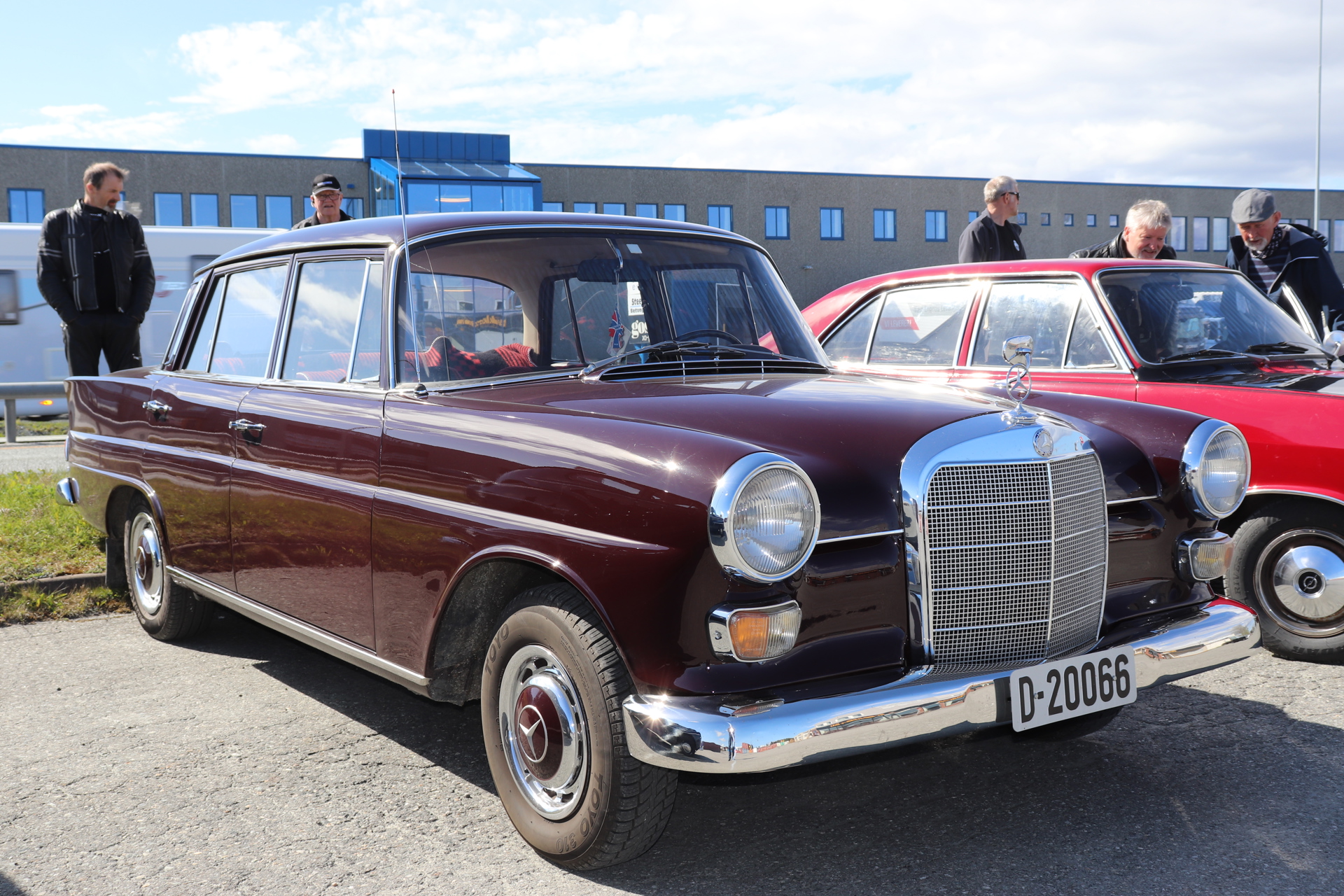 5 Mercedes 200 1966.JPG