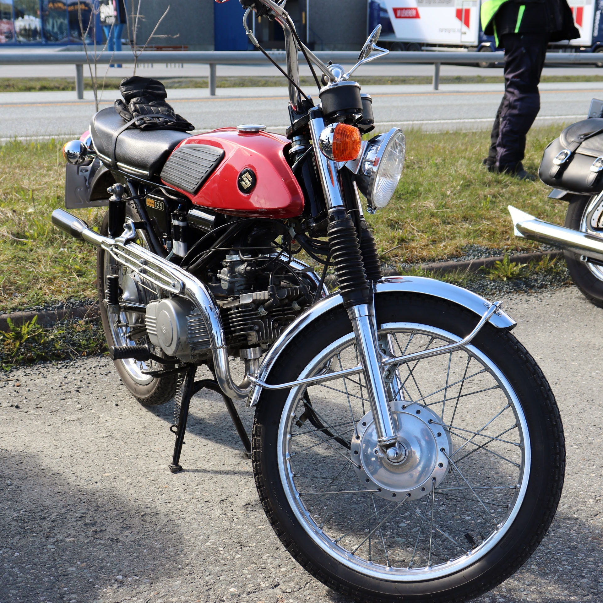 8 Suzuki 125.JPG