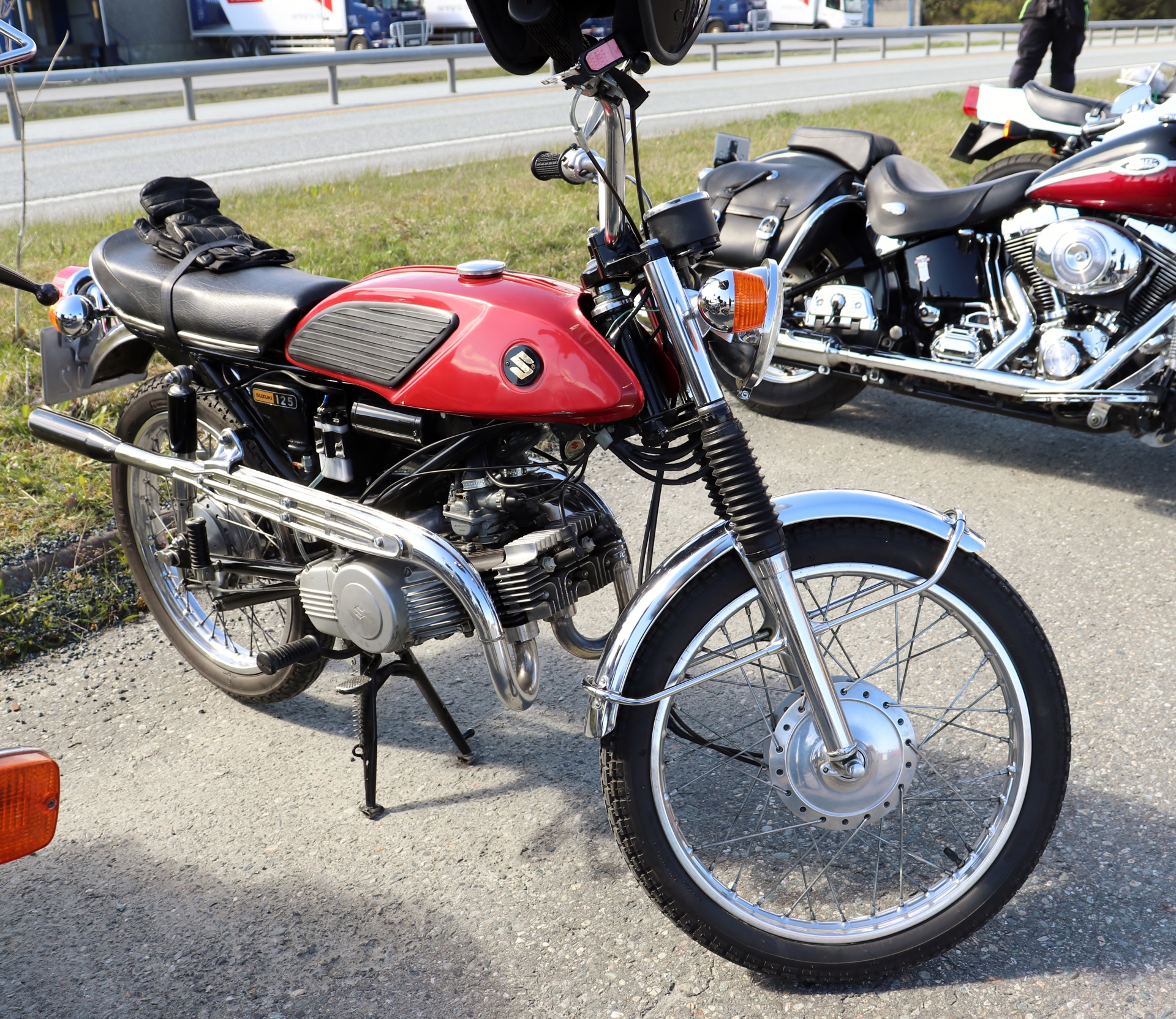 9 Suzuki 125.JPG