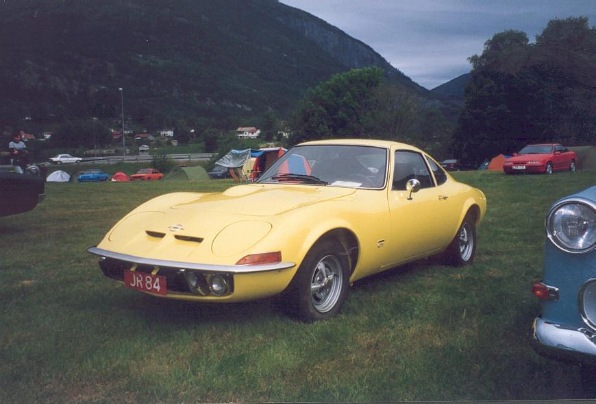 OPEL_GT_B.JPG
