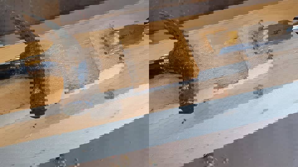 009 Hammer og tappjern ble flittig brukt.