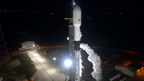 Falcon 9 opp med 60 Starlink-satellitter*