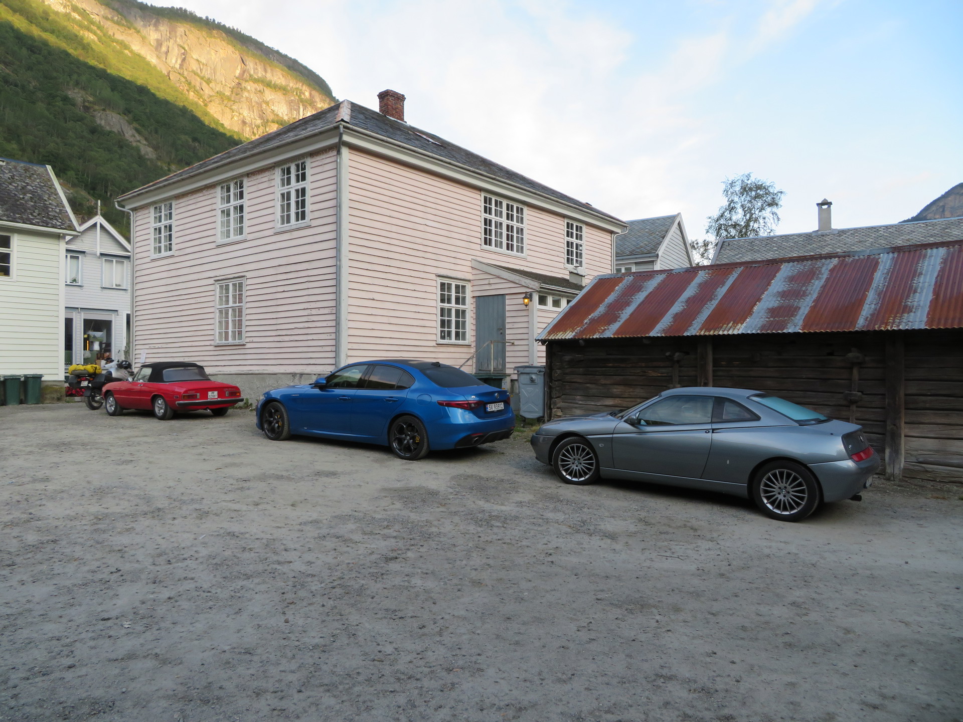 Bakgården til Lærdalsøren hotell (3).JPG