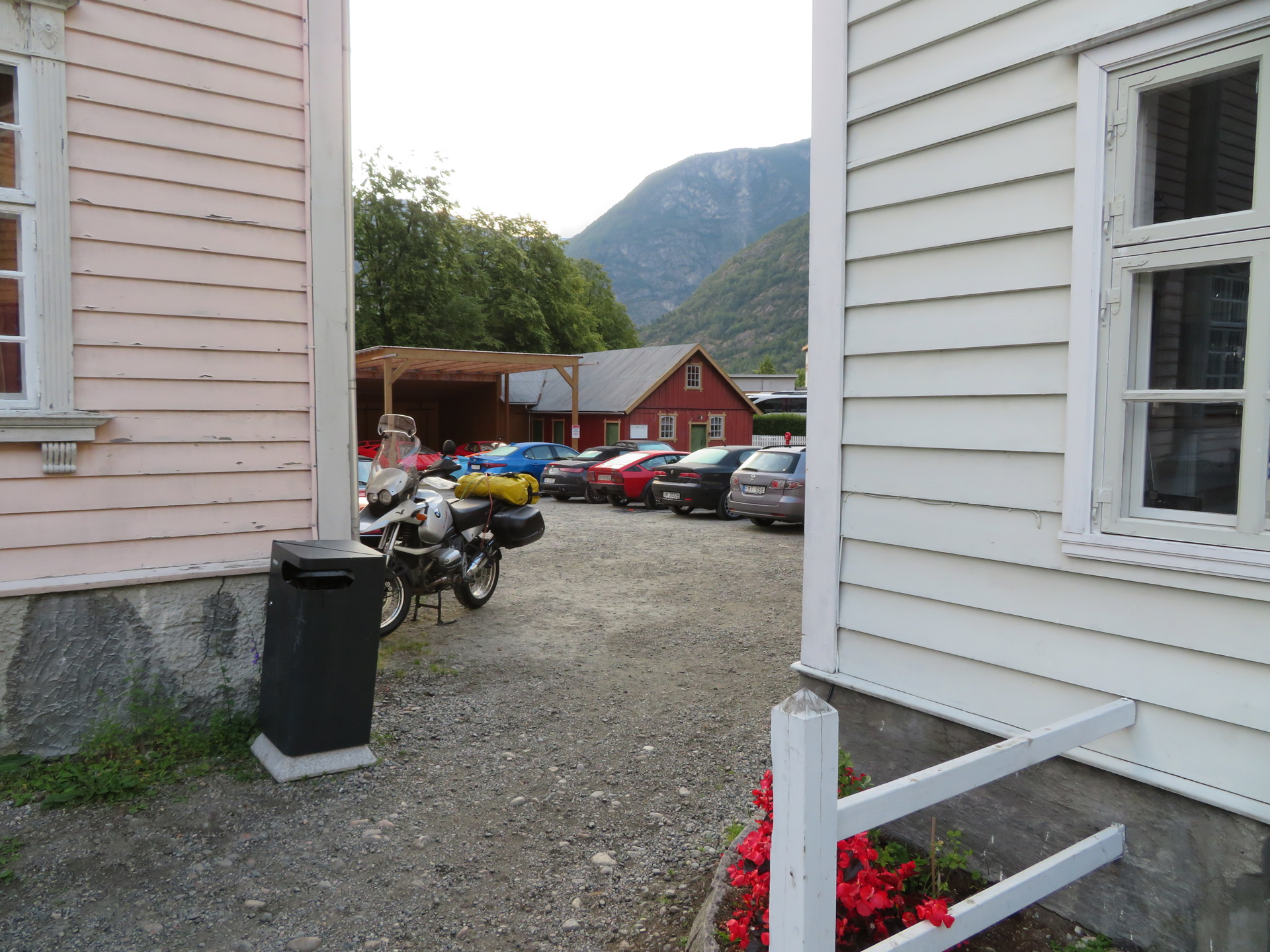 Bakgården til Aurdalsøren hotell (1).JPG