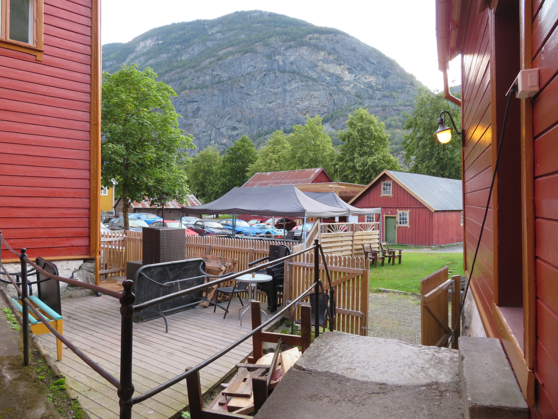 Bakgården til Aurdalsøren hotell (3).JPG