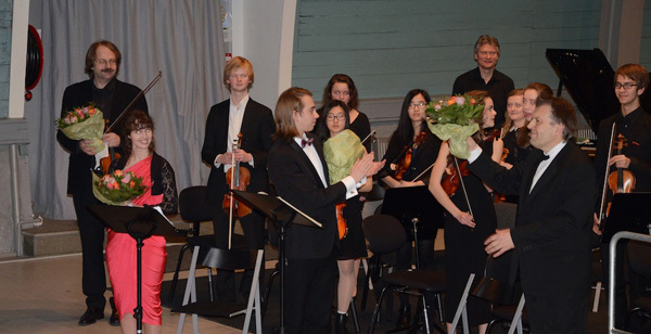 Blomster og takk til dirigenter og solister