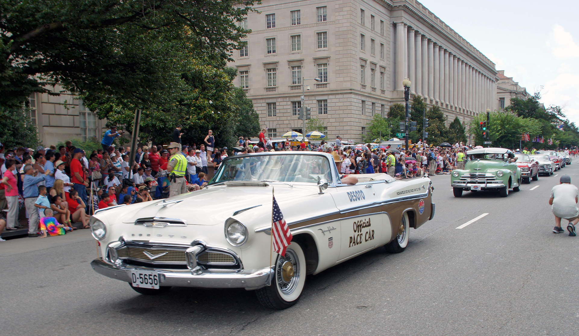 069-1956 Desoto Fireflite Indy Pace Car 02. Eiere-