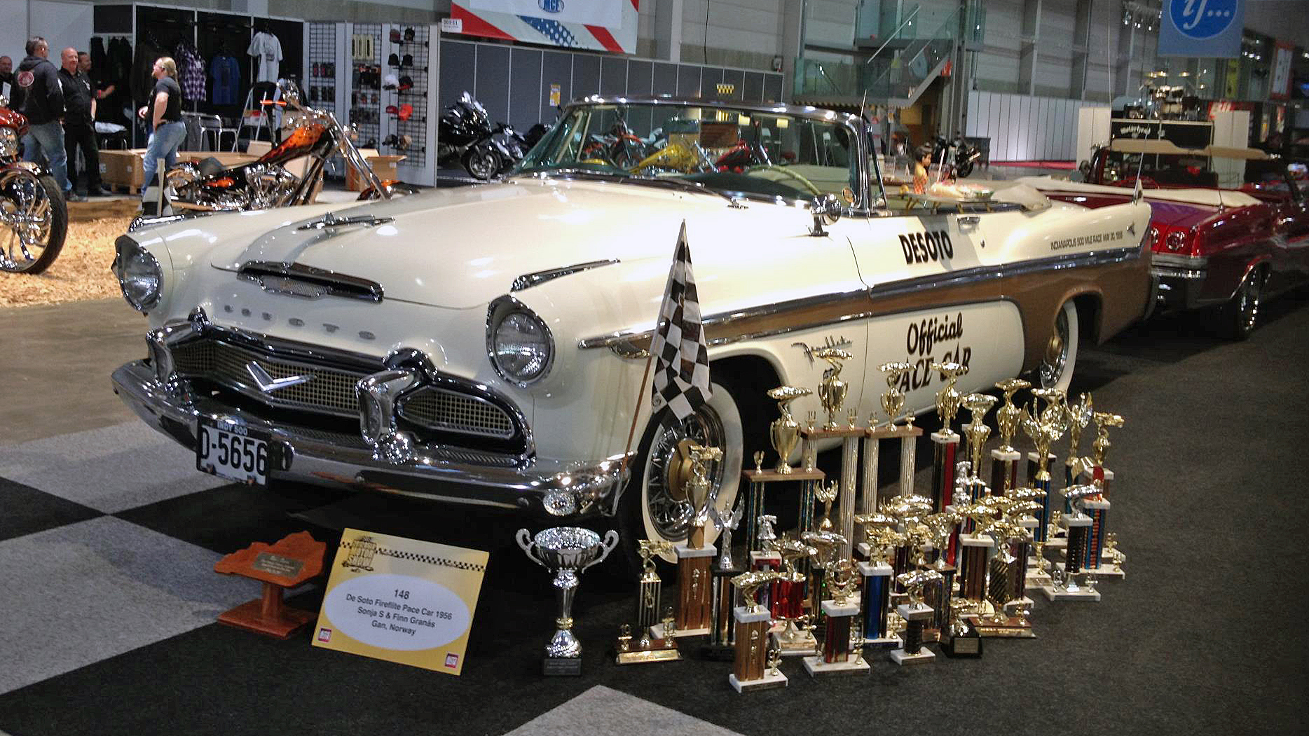069-1956 Desoto Fireflite Indy Pace Car 03. Eiere-