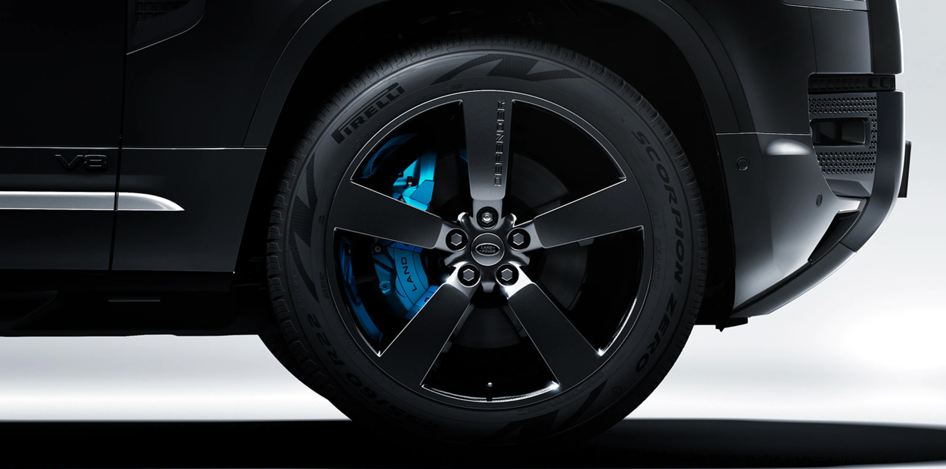 Defender 007 edition xenon blue brakes.png