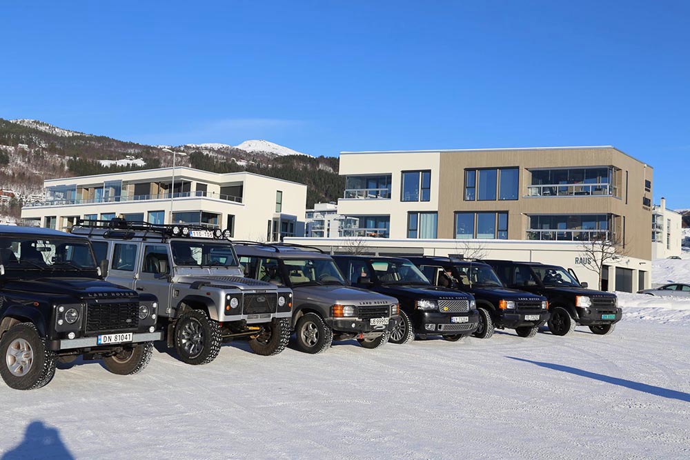 landrover utenfor RAUS.jpg