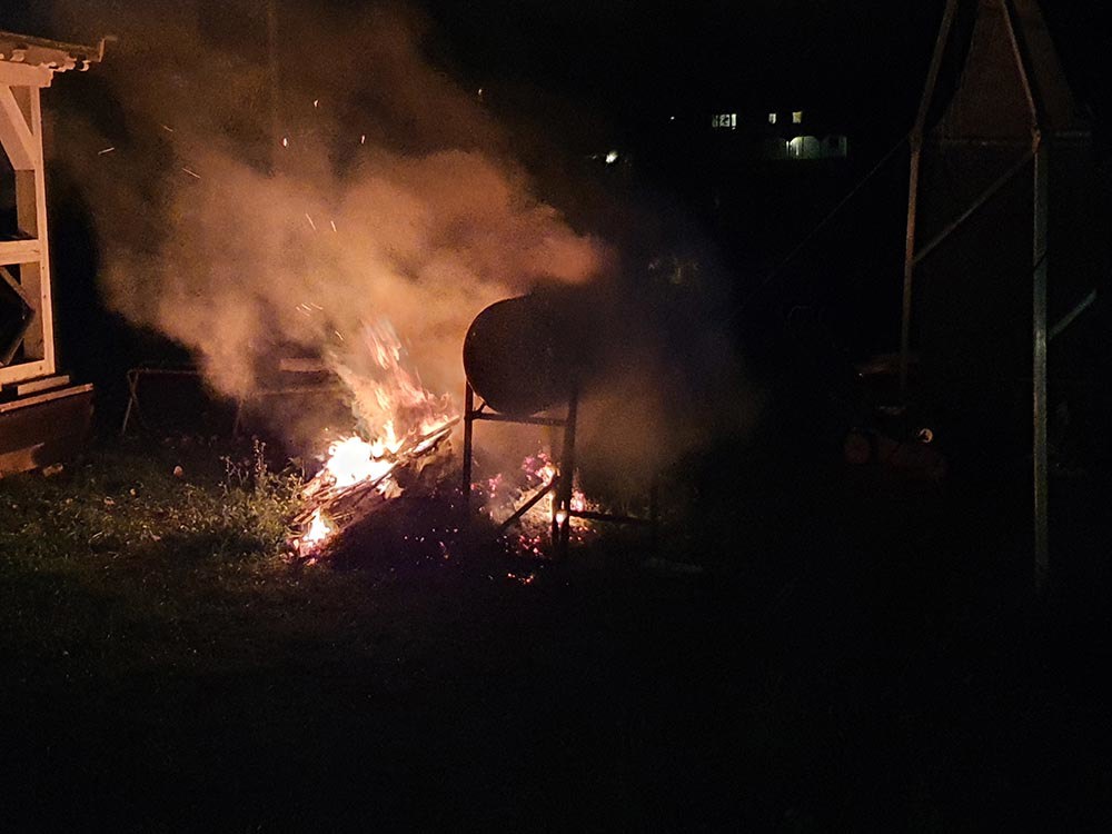 Så hadde vi en fin koselig kveld md bål fyring p