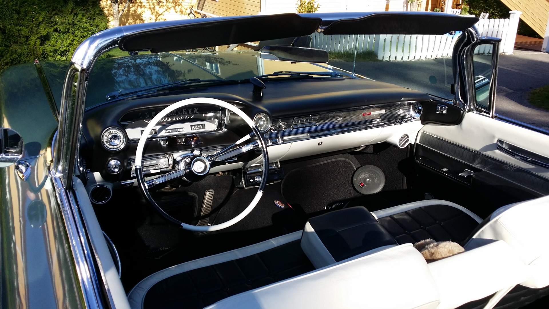 188-1960 Cadillac DeVille convertible 05. Eiere- m