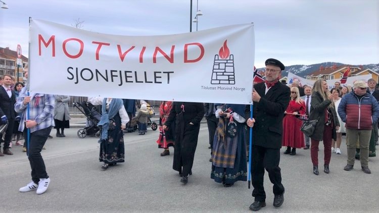 Vår første deltakelse i folketoget 17. mai