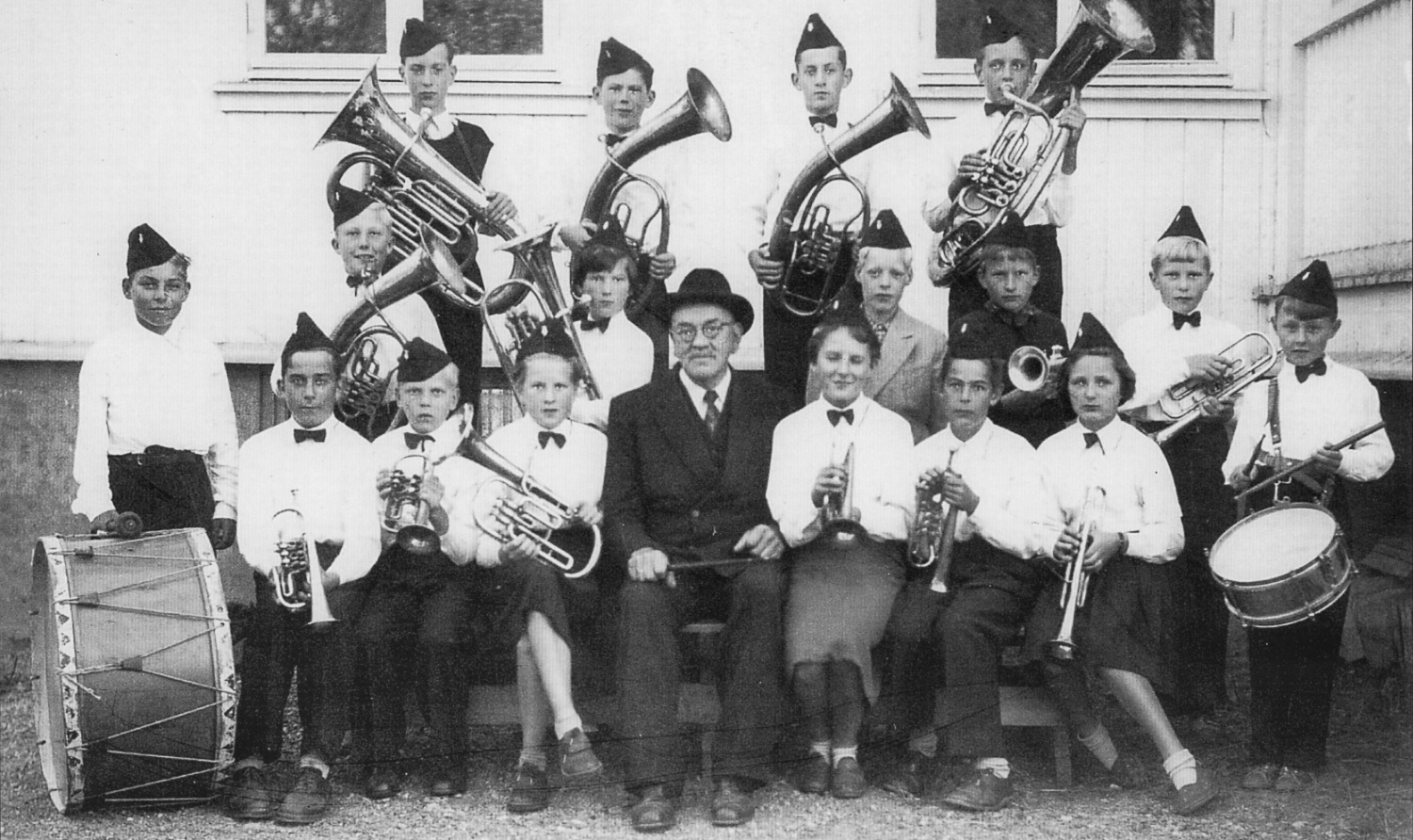 JUNI-bildet er av Sørum skoles musikkorps 1952
