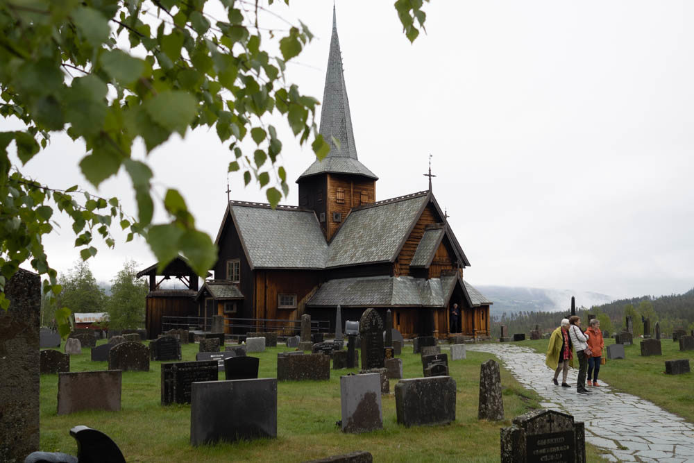 Hedalen stavkirke ute.jpg