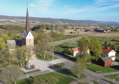 Skedsmovollen med Skedsmo kirke og Historielaget hus