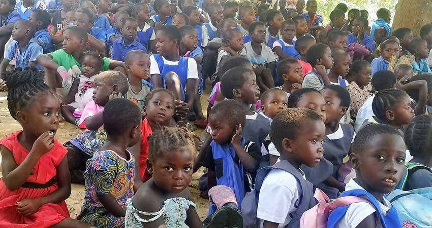 Skoleoverlevering i Kazando, Malawi