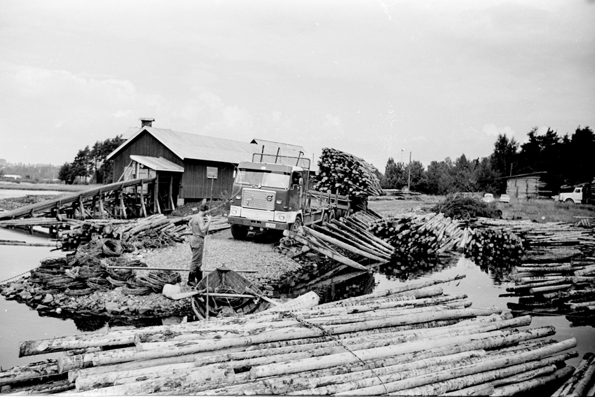 Fra historieboka: Tømmerfløtning i Åkersvika
