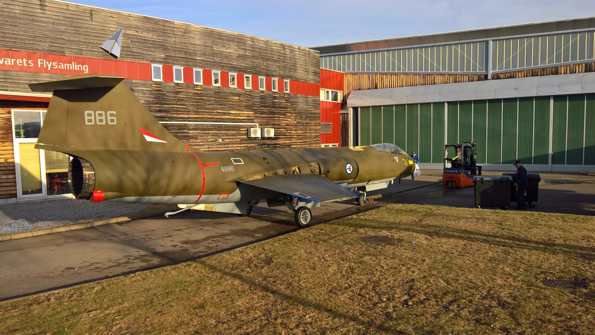 57 Flyttes til flyhallen 3 110220 Bjørn.jpeg
