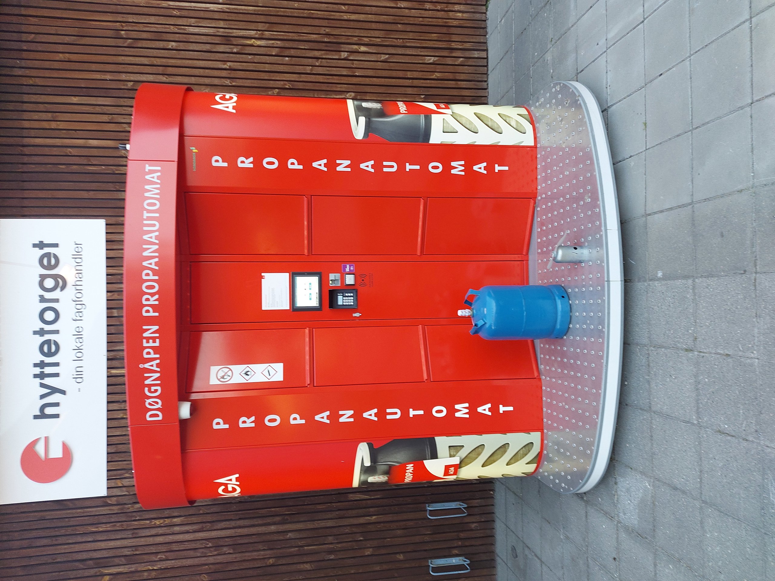 Propanflasker med industrikobling i automater