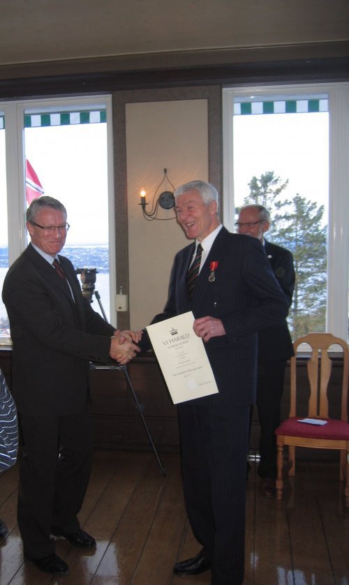 H.M. Kongens fortjeneste medalje i sølv.