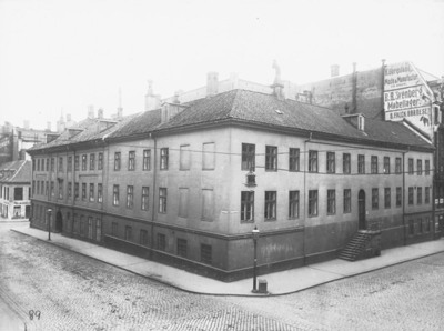 Mariboegården ca. 1895 – hjørnet Prinsensgt./Nedre Slottsgt.