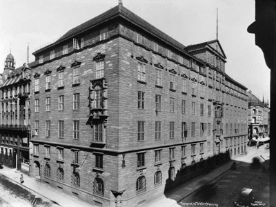 Telegrafbygningen 1923. Ikke hele kvartalet ble bygget nytt, hjørnet Nedre Slottsgt./ Tollbugt. (Tollbugt. 23) ble revet senere.
