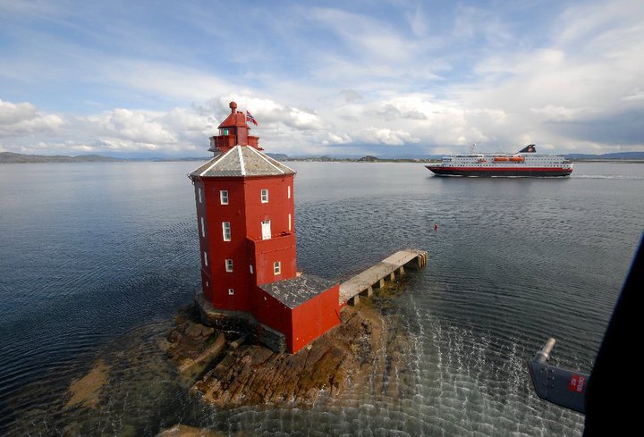 Hurtigrutas Dag på Kjeungskjær fyr