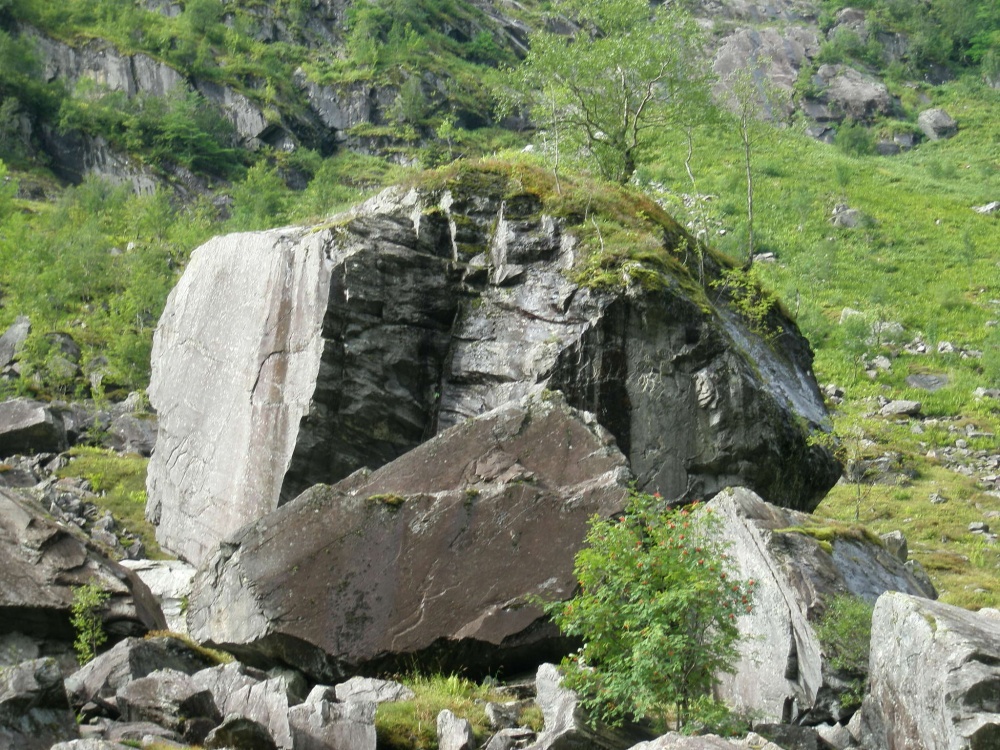 Tur til Botnen. Norgesstorstesteinpa27.000m3.jpg