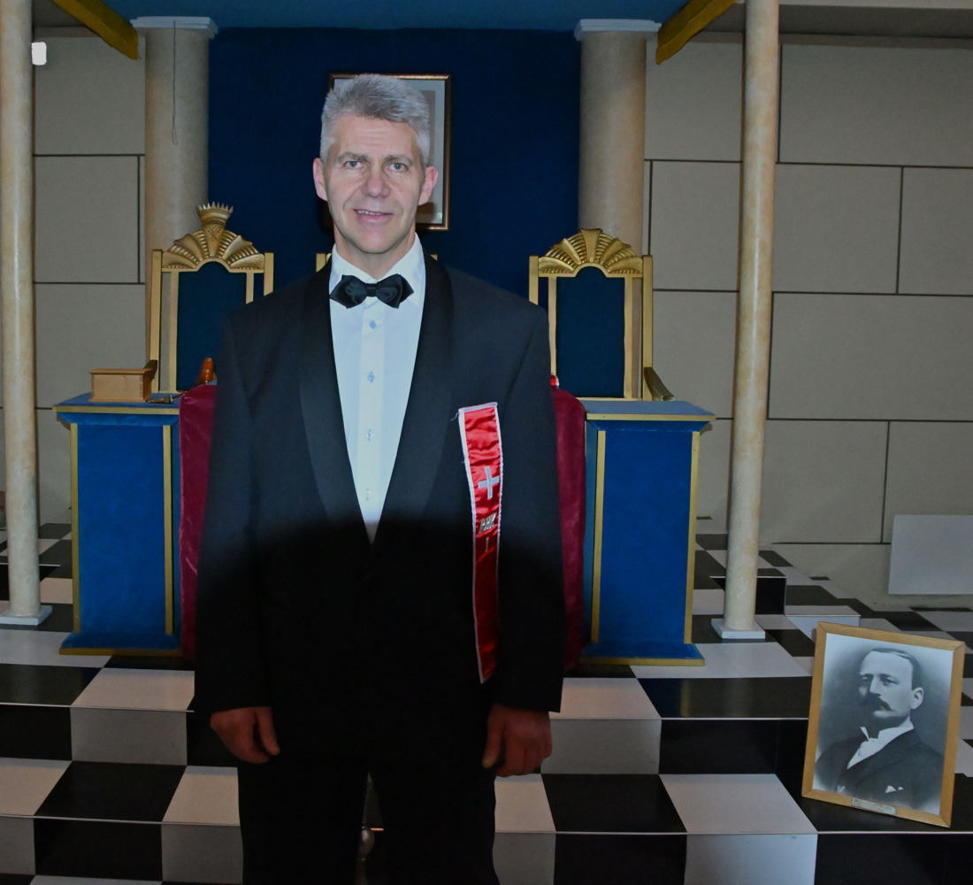 John Olav style=