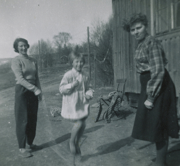 To familier tvangsevakuert til Hakadal i 1944