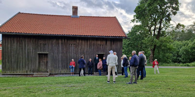 Omvisning på Huseby, ved det gamle muséet