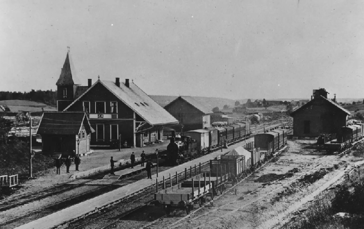 Stasjonen og tog på Østfoldbanen 18. september