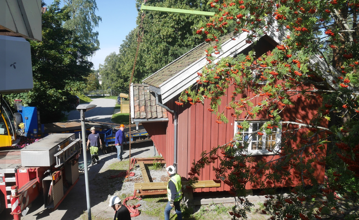 Første forsøk på å flytte stabburet