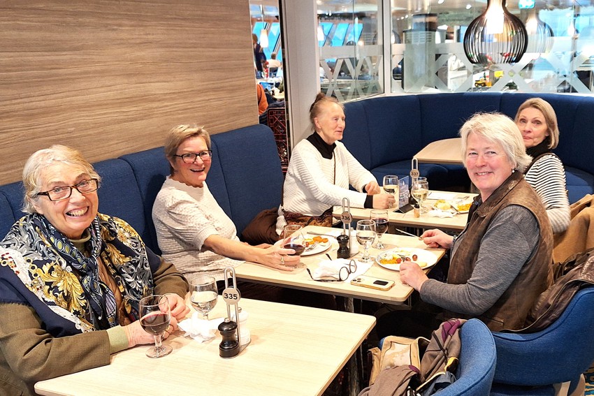 Førjulslunsj tvers over fjorden.