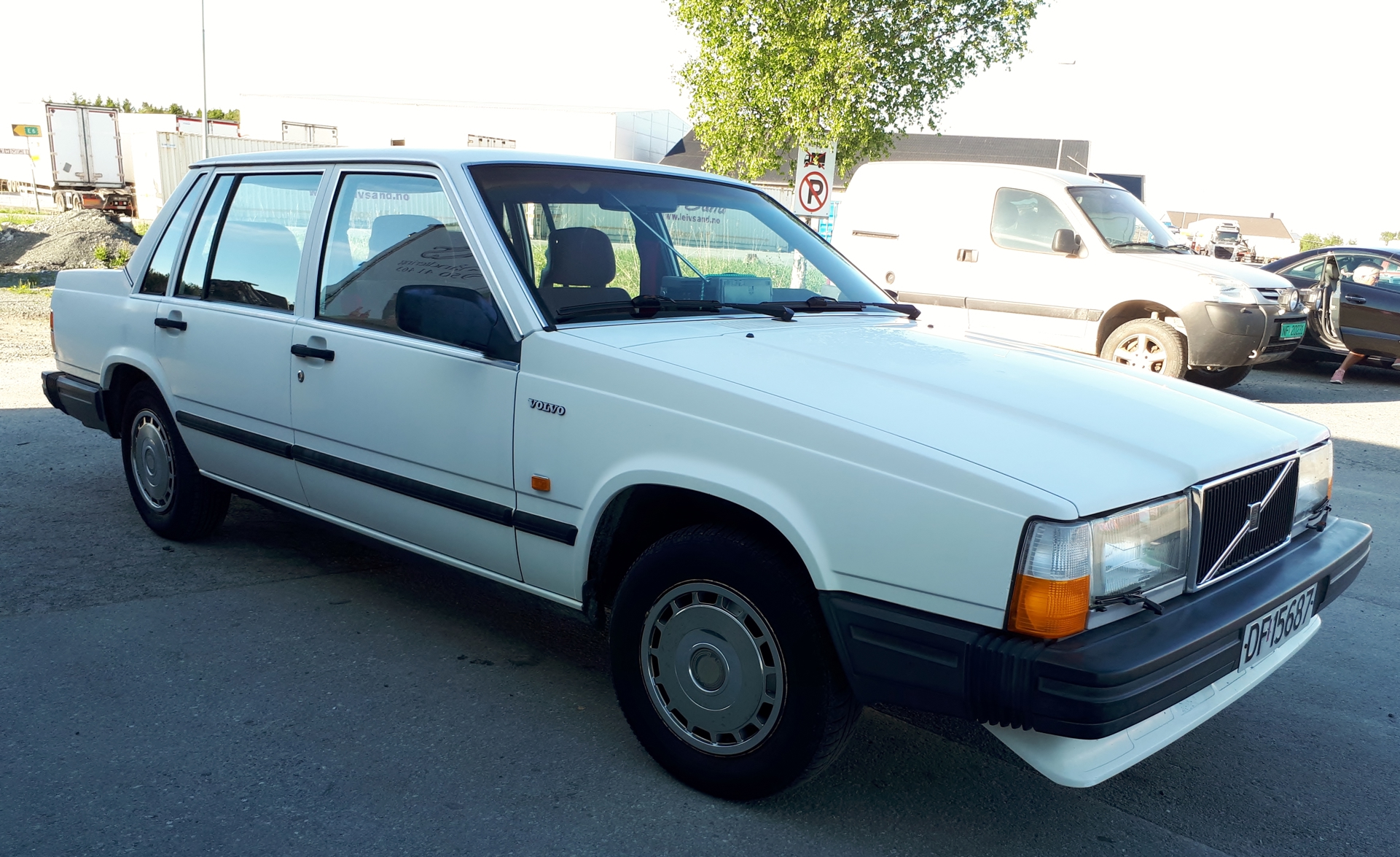 Volvo 740 1987mod (5).jpg