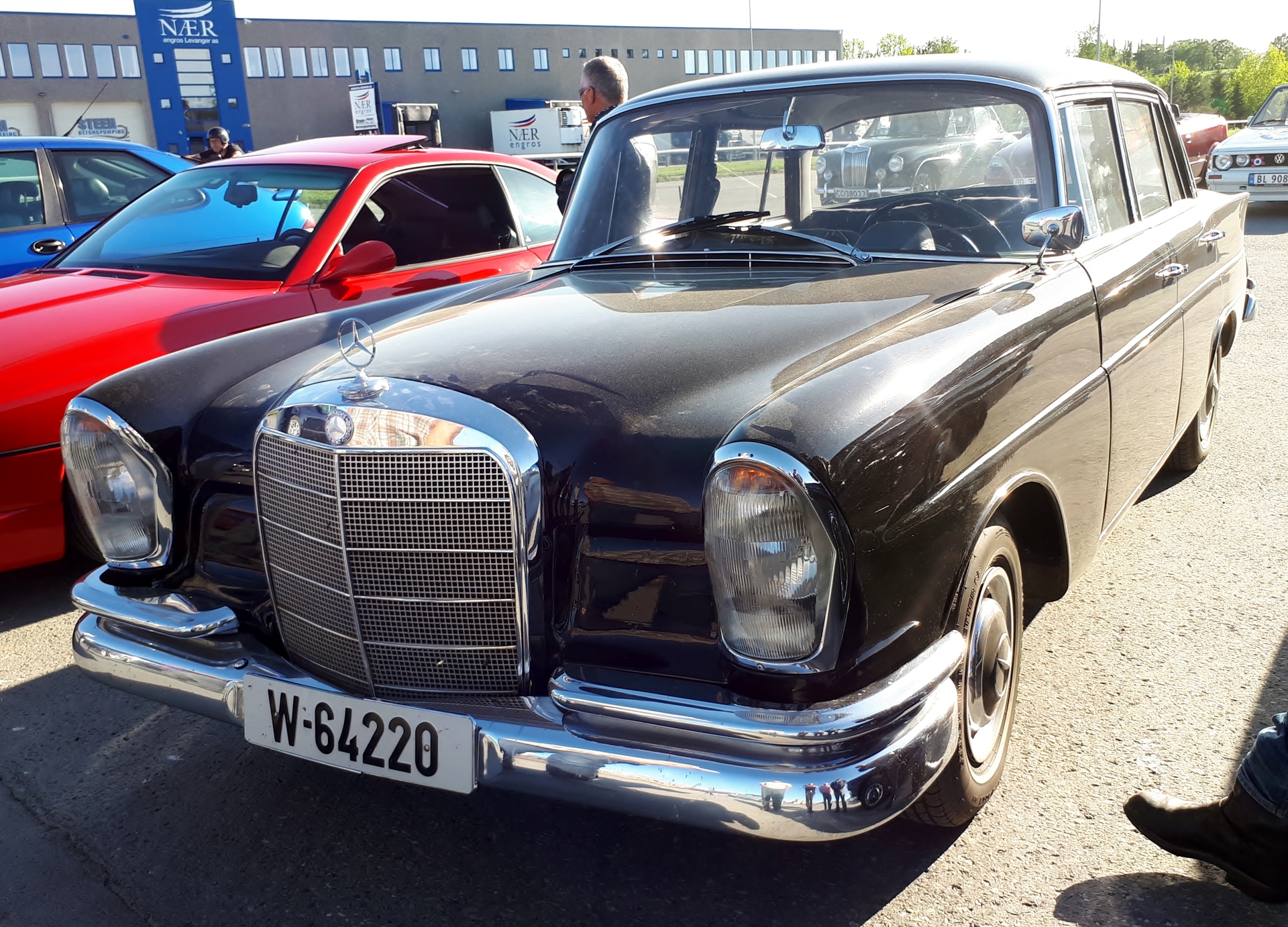Mercedes 220.jpg