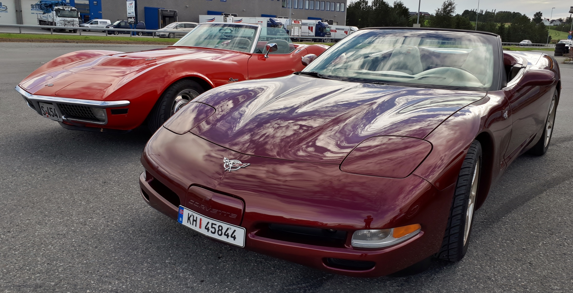 2 x Corvette.jpg